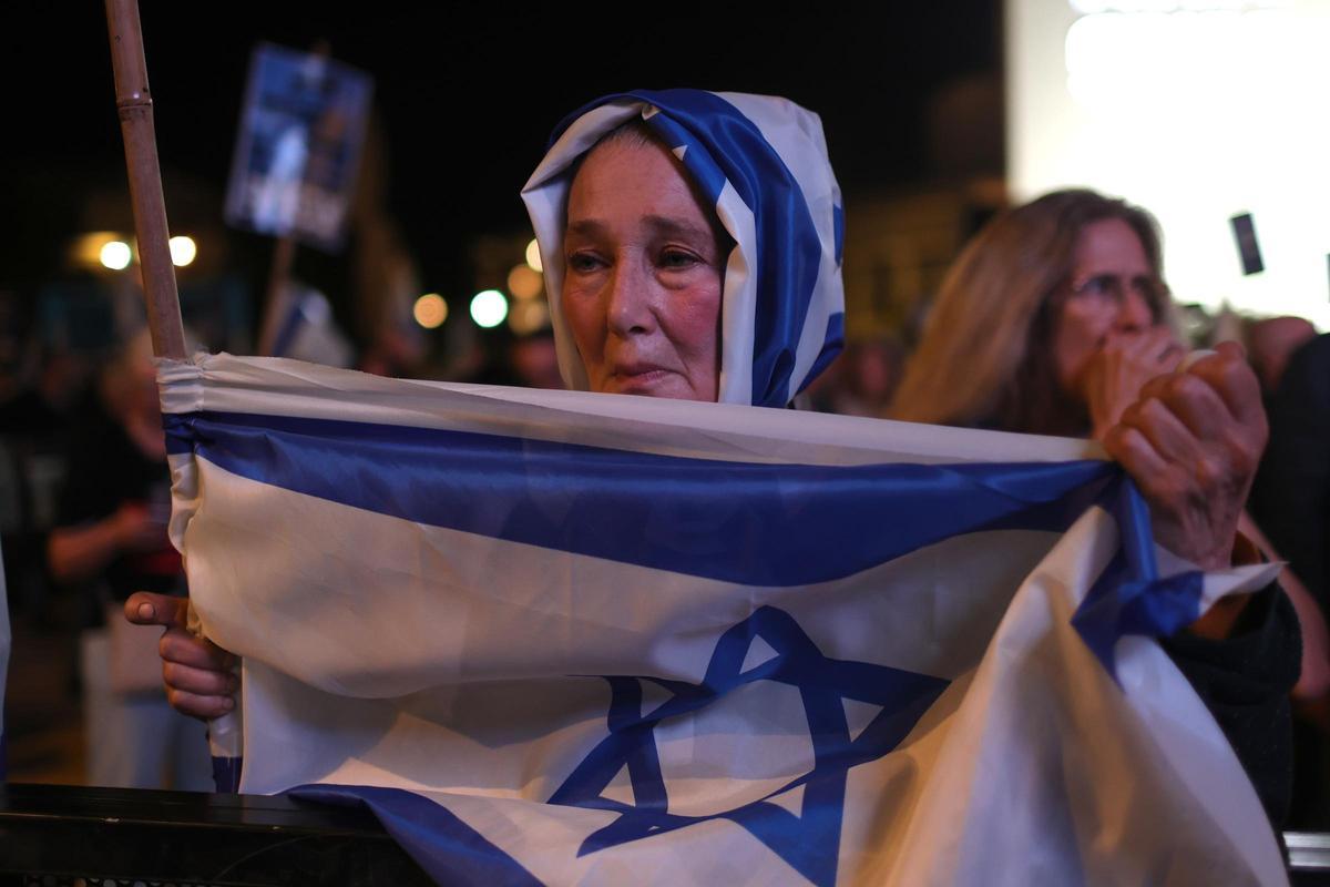 Familiares de los rehenes de Hamás protestan frente al domicilio de Netanyahu