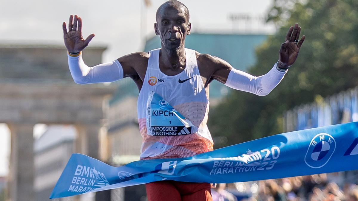 Kipchoge ganó por quinta vez el Maratón de Berlín