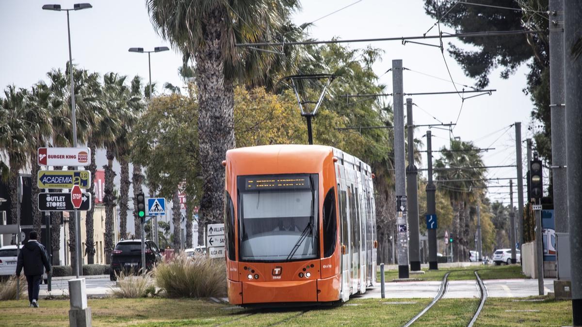 FGV y sindicatos alcanzan un acuerdo y se desconvoca la huelga del TRAM para Hogueras