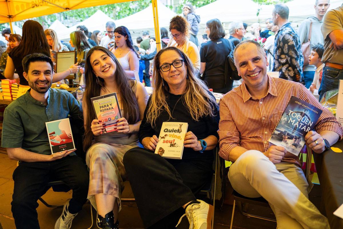 Pau Brunet, Xènia València, Maribel Vila i Jordi Santasusagna, d'esquerra a dreta: quatre autors a la parada d'Abacus
