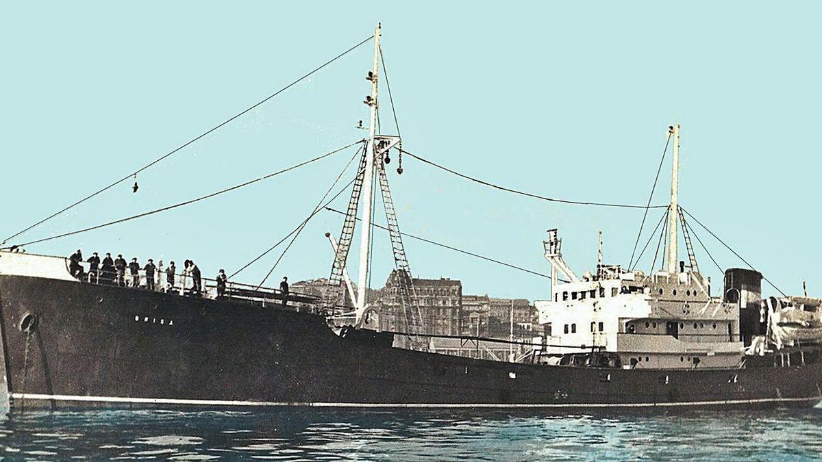 Un novo barco bacalloeiro construído en Galicia en 1960.