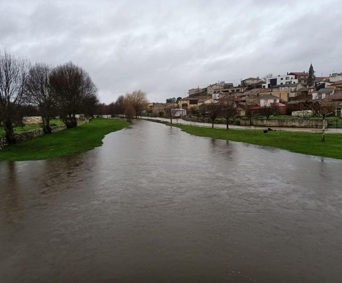 Estado del río Aliste, a su paso por Las Torres, tras las lluvias. | Ch. S.