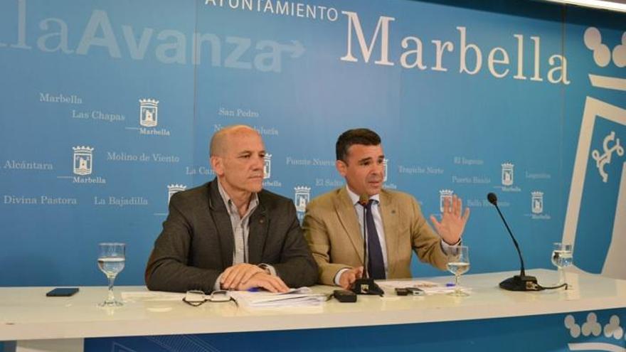 El concejal de Hacienda, Manuel Osorio, y el alcalde de Marbella, José Bernal.