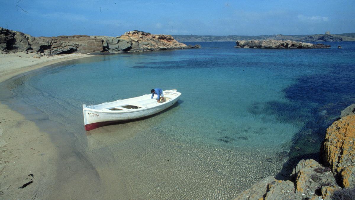 Una de las calas de la isla de Colom, en Menorca.