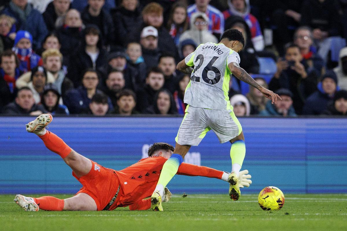 Savinho durante un partido contra el Crystal Palace