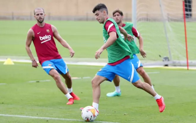 Entreno con estreno del pasado futuro del Barça