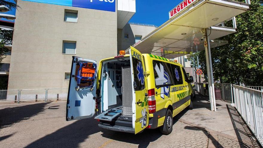 Vista de una ambulancia en el hospital Santos Reyes de Arada de Duero.