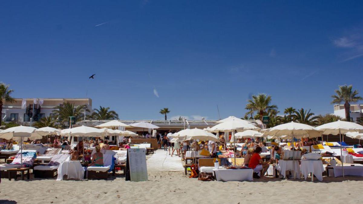 Tanit Beach Ibiza está al final de Platja d’en Bossa. | 
