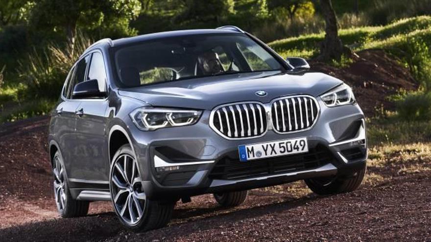 La nueva imagen del BMW X1 se reconoce inmediatamente, debido a una profunda revisión de la parte delantera y de la trasera.