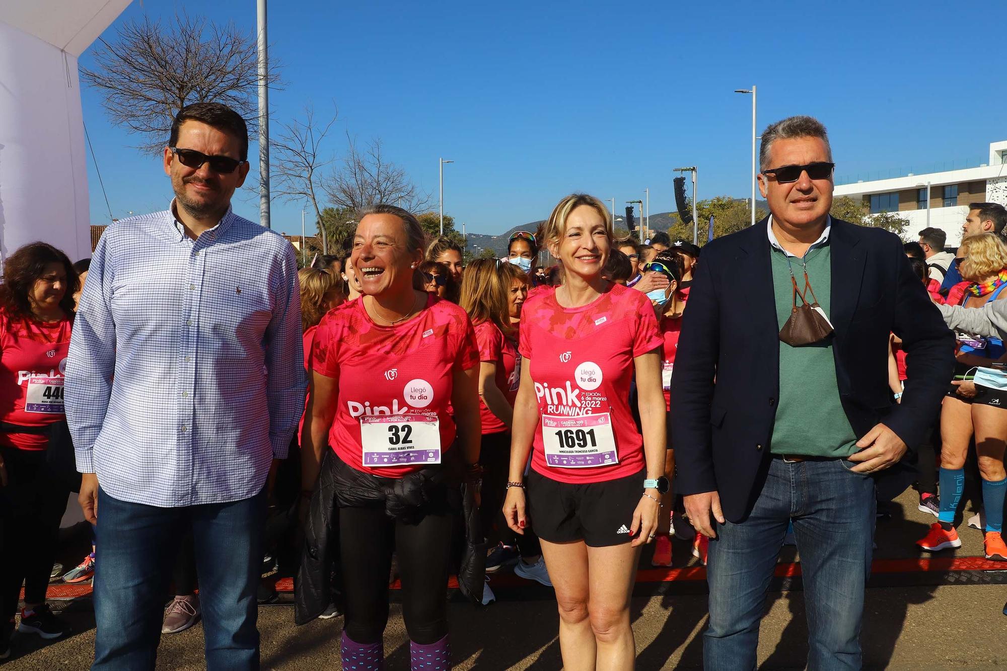 'Pink Running': más de 2.000 corredoras tiñen de rosa las calles de Córdoba