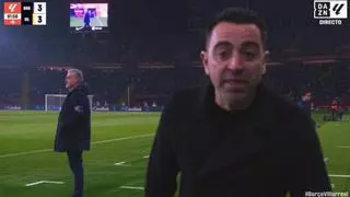 Xavi explota contra el arbitraje en pleno partido: "¡Es una vergüenza!"