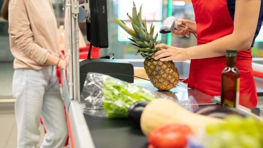 Los comerciantes de La Laguna reciben el primer pago de los Bonos Comercio