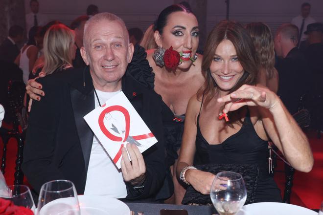 Carla Bruni, Rossy de Palma y Jean Paul Gaultier en la Gala contra el sida 2022