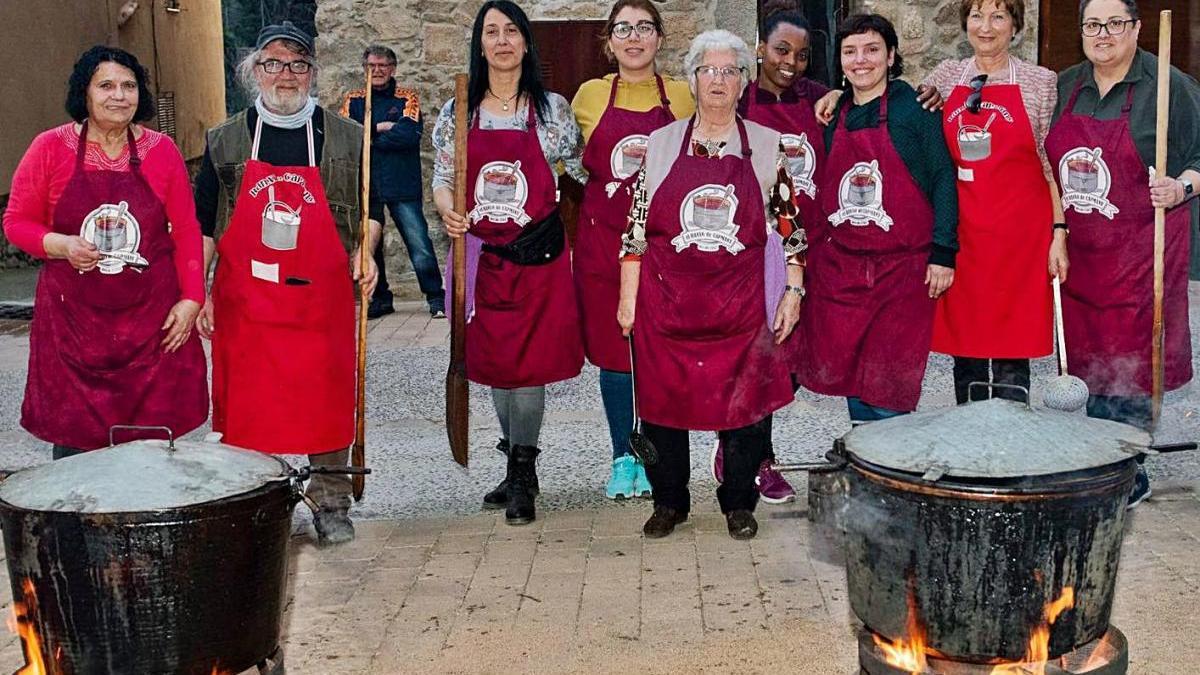 La preparació de l&#039;àpat compta tradicionalment amb moltes persones voluntàries