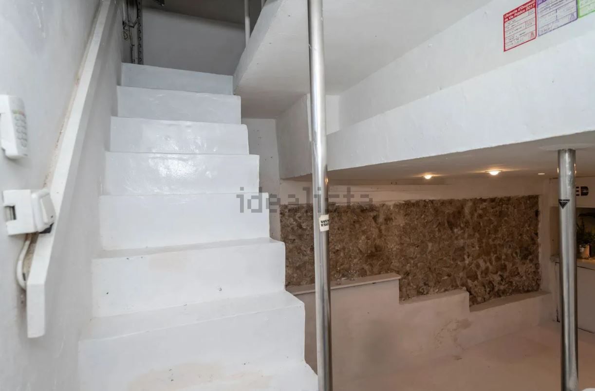 A la venta un edificio con dos apartamentos y negocio en Ibiza por 625.000 euros