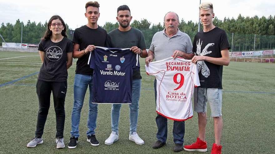 Tania Vázquez, Mateos, Héctor, Fandiño y Santi Solar, ayer, en San Martiño. // Bernabé/Juan Carlos Asorey