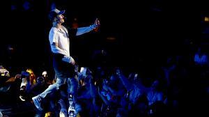 Després del seu polèmic pas per Espanya, Justin Bieber abandona l’escenari en ple concert a Oslo.