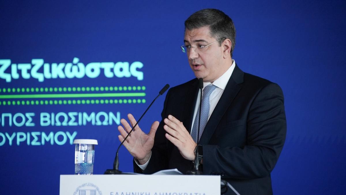 Apostolos Tzitzikostas durante un acto de la CE