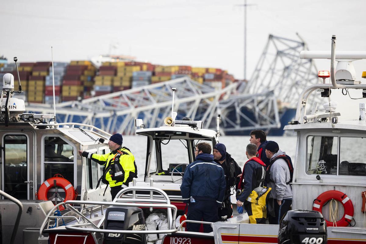 Un barco carguero  impacta contra el puente Francis Scott Key en Baltimore