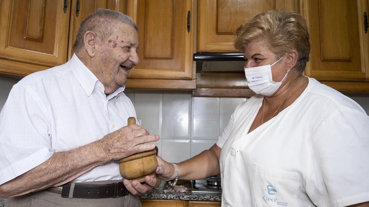 Santiago Romero de Torrecampo prepara su receta para &#039;Saboreando Recuerdos&#039;. 