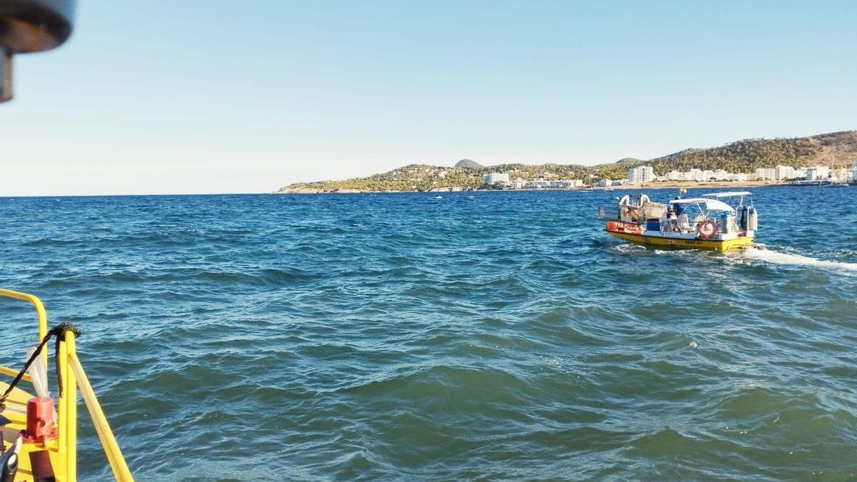 Abaqua desvía los vertidos fecales de Caló de s’Oli al mar por no poder controlar el flujo que sale por la tubería rota