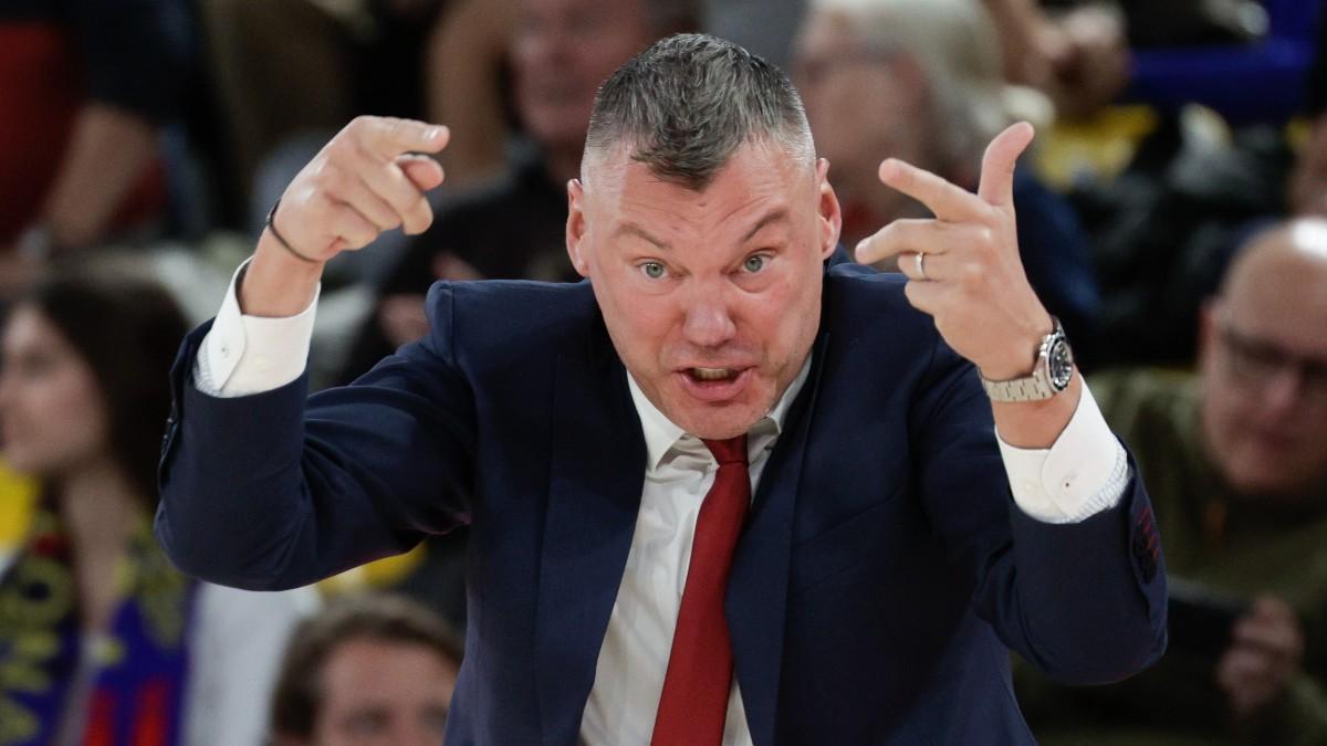 Jasikevicius dando instrucciones en la banda