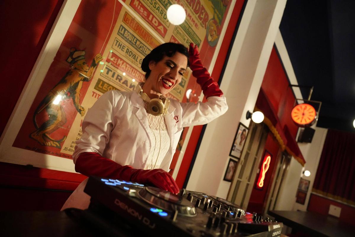 Barcelona 19/01/2025 Nueva coctelería clandestina en una farmacia : Pharmacy , en la calle Pau Claris Fotografía de Ferran Nadeu