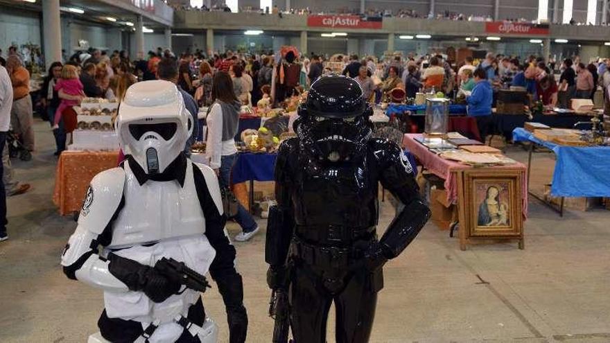 Dos soldados imperiales, durante la VI Feria del coleccionismo.
