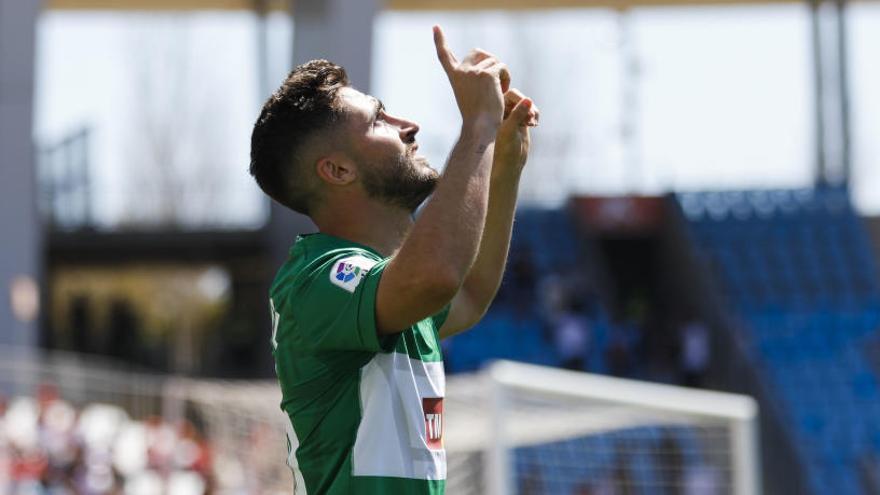 Nacho Gil celebra el primer gol conseguido en Almería