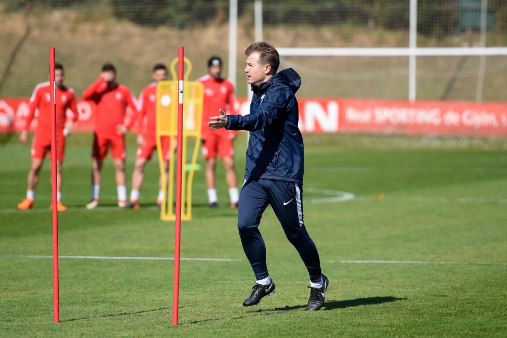 Entrenamiento del Sporting a puerta cerrada