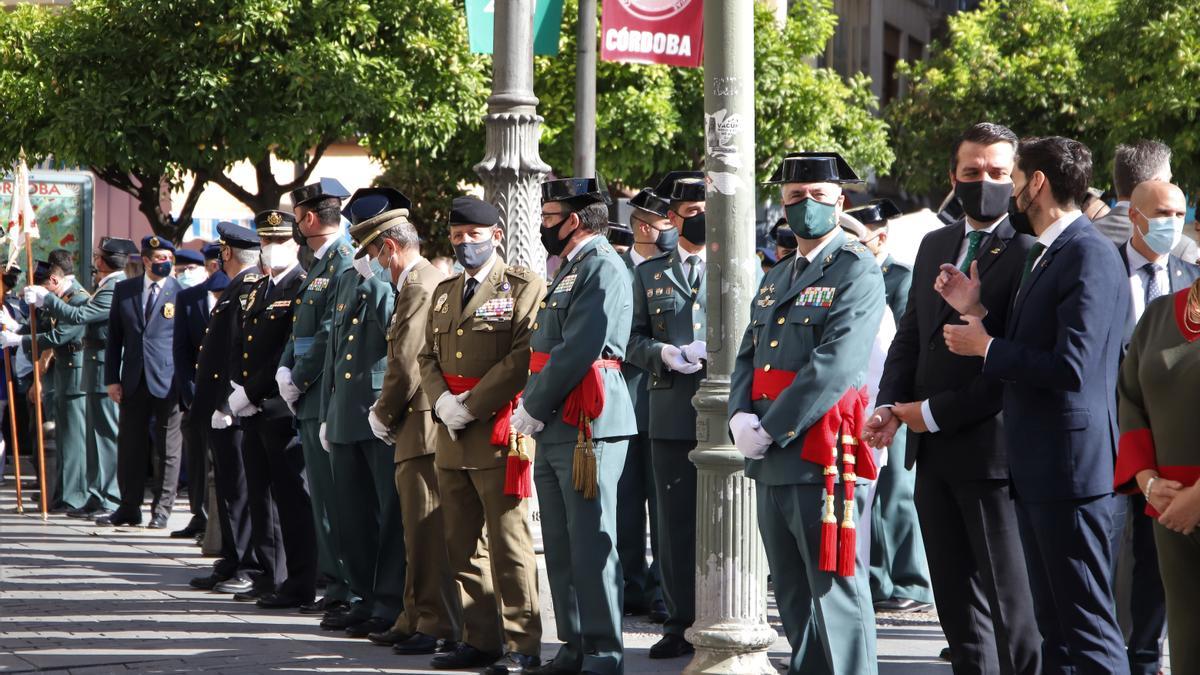 Izado de bandera en Las Tendillas en honor a la patrona de la Guardia Civil