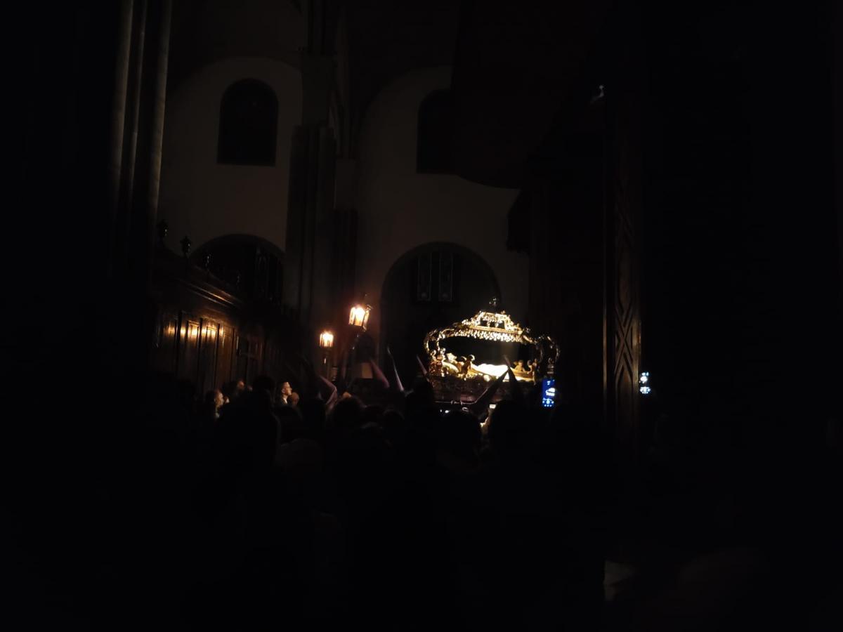 El Señor Difunto al comienzo de la procesión.