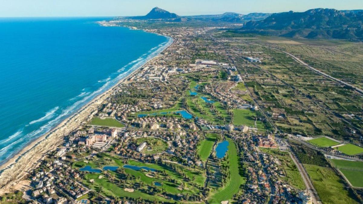 Una vista aérea del resort de Oliva Nova Beach &amp; Golf.