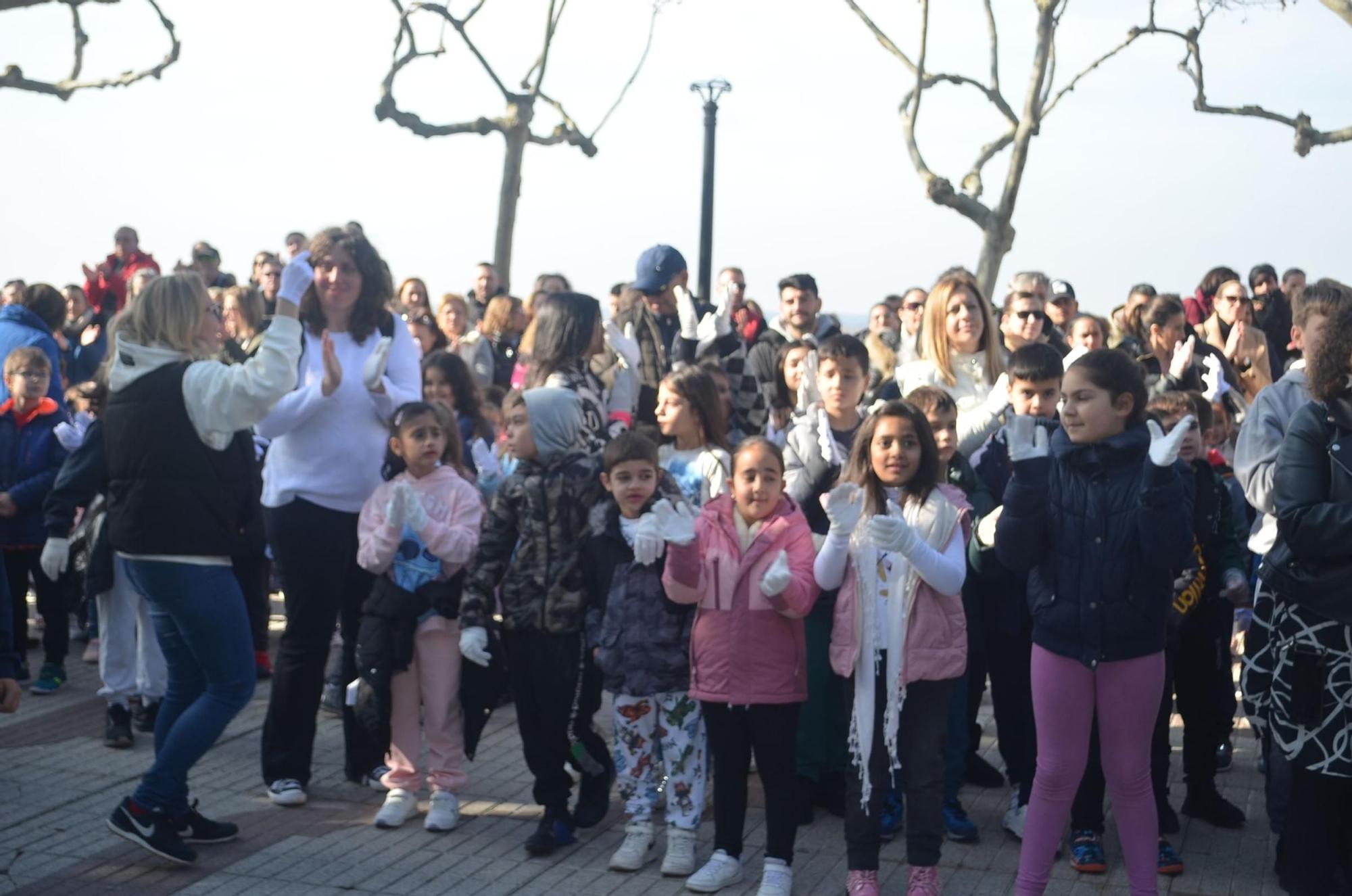 GALERÍA | Los colegios e institutos de Benavente celebran el Día de la Paz