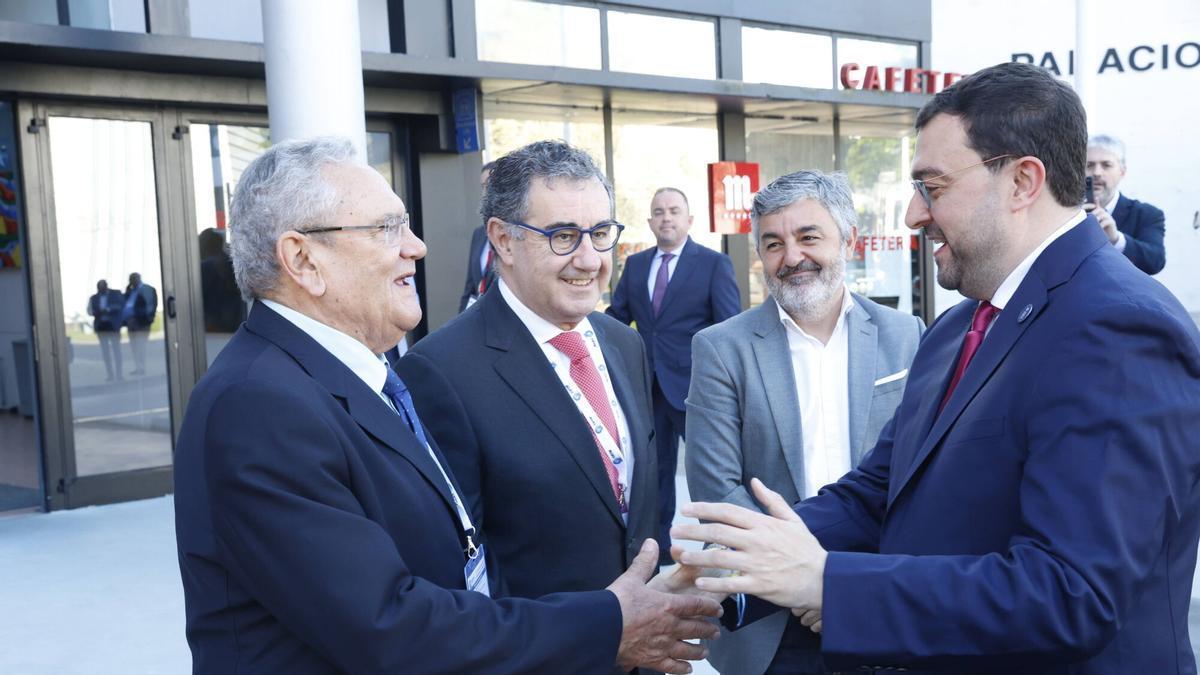 EN IMÁGENES: El Congreso Nacional de Transportes reclama en Gijón el fin de "la invisibilización" y la atención a su reivindicaciones