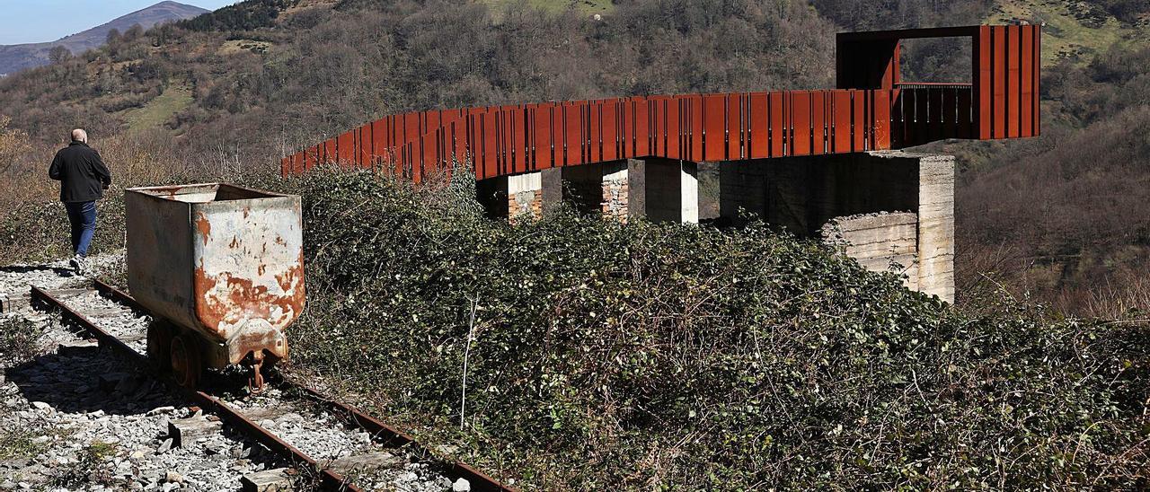 El mirador construido entorno a las milenarias minas de cobre de Texeo.