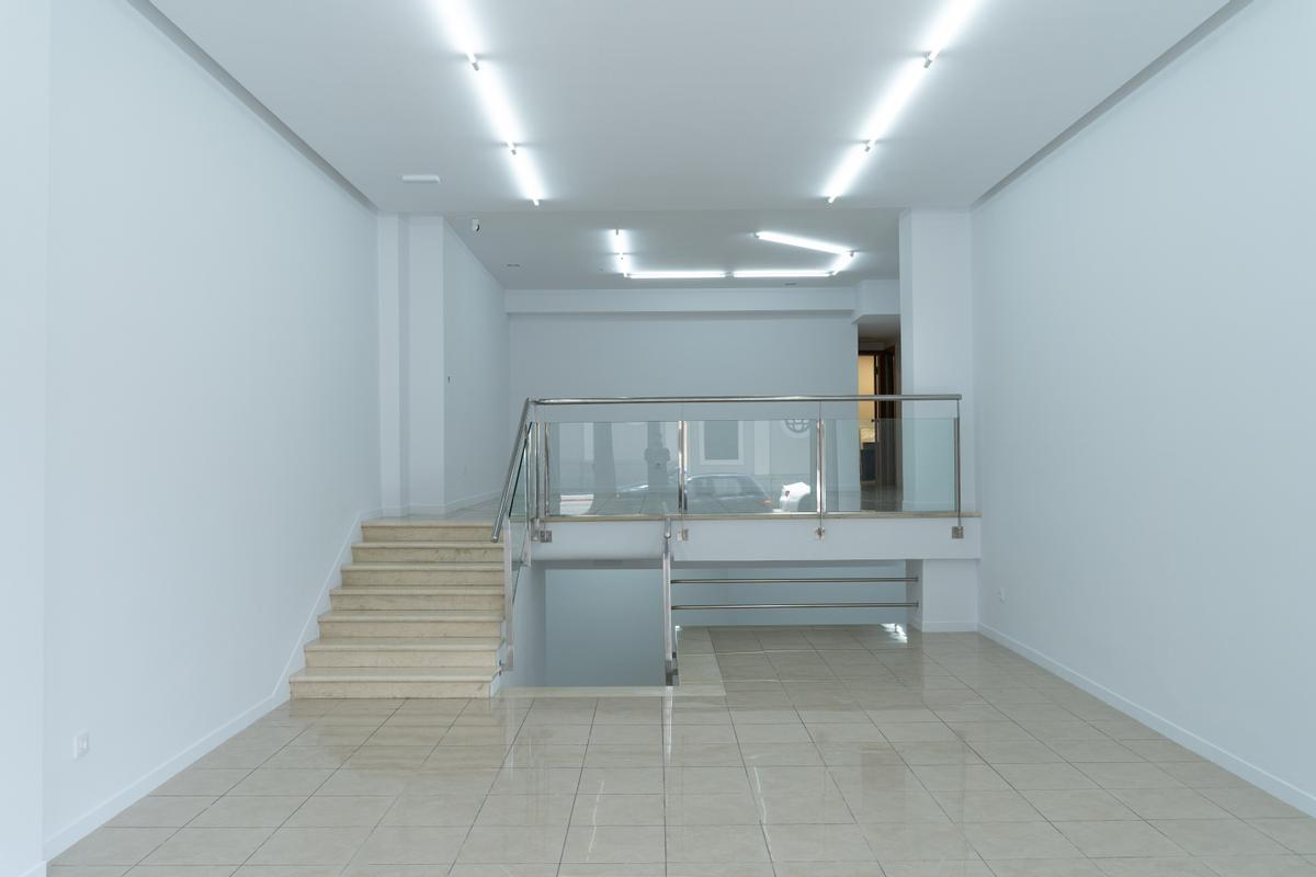 Imagen de la sala principal de la sede de la Fundación Francis Naranajo, en la Avda. Primero de Mayo, nº 63.