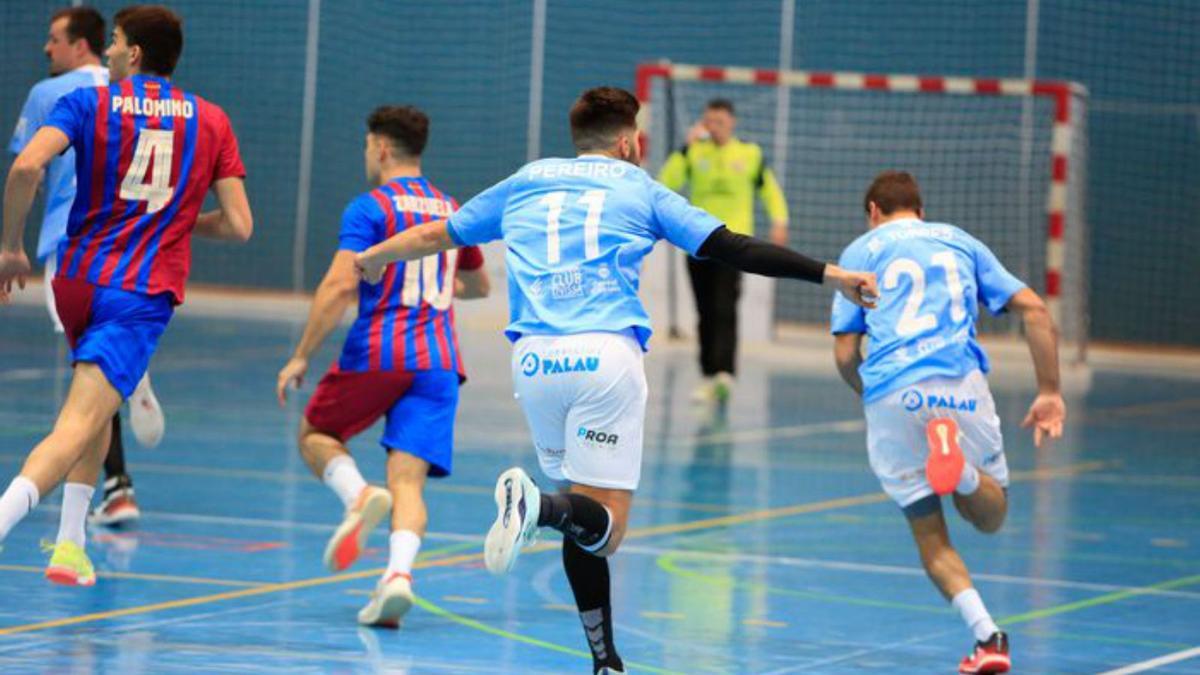 El HC Ibiza cede el liderato al Barça B tras un desenlace agónico