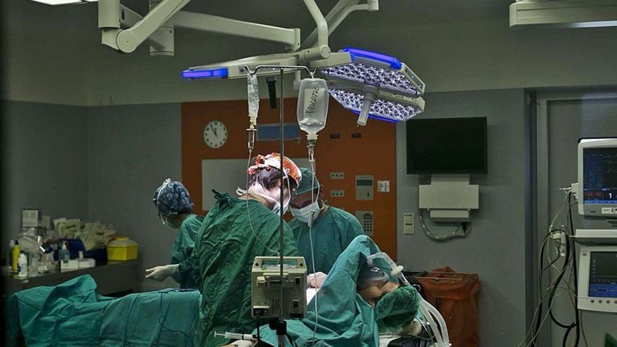 El aumento de las jubilaciones por el covid agrava la falta de médicos en los hospitales de Alicante