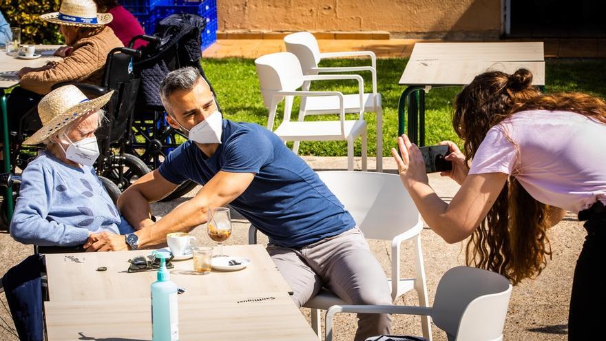 Los centros organizaron almuerzos al aire libre.