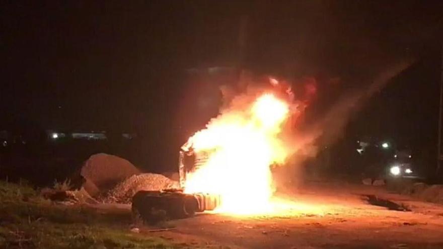 Crema la tractora d&#039;un camió al polígon d&#039;Inditex a Tordera