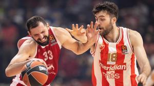 Nikola Mirotic junto a su excompañero en el Barça, Mike Tobey