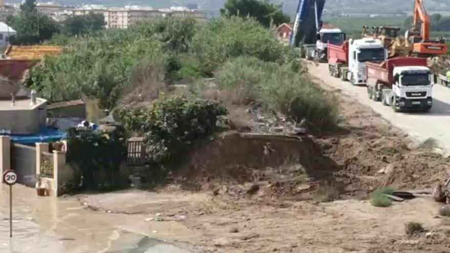 El muro del río Segura vuelve romperse en Almoradí