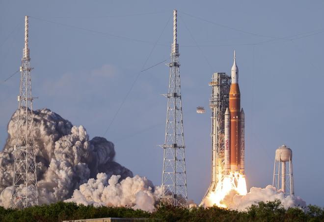 Las imágenes del lanzamiento de la misión Artemis II hacia la Luna
