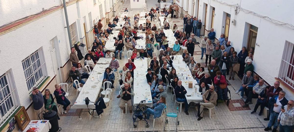 La anterior fiesta para recaudar fondos en El Palo, para el mural, un éxito de asistencia. Tuvo lugar en el SAFA-ICET.