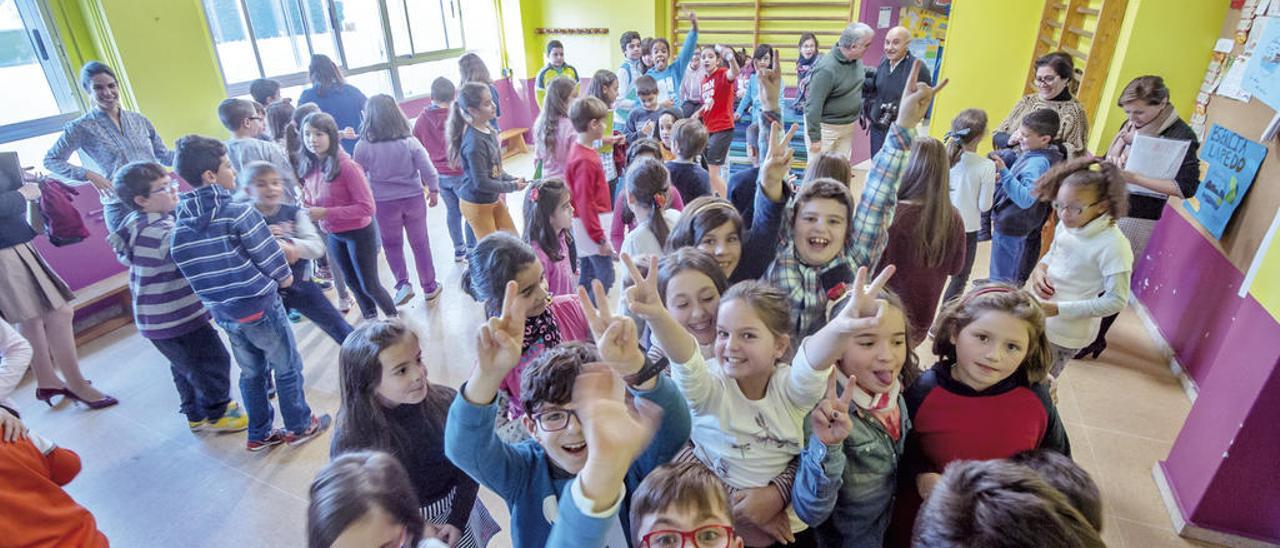 Los alumnos del colegio público de Laredo tras la charla.