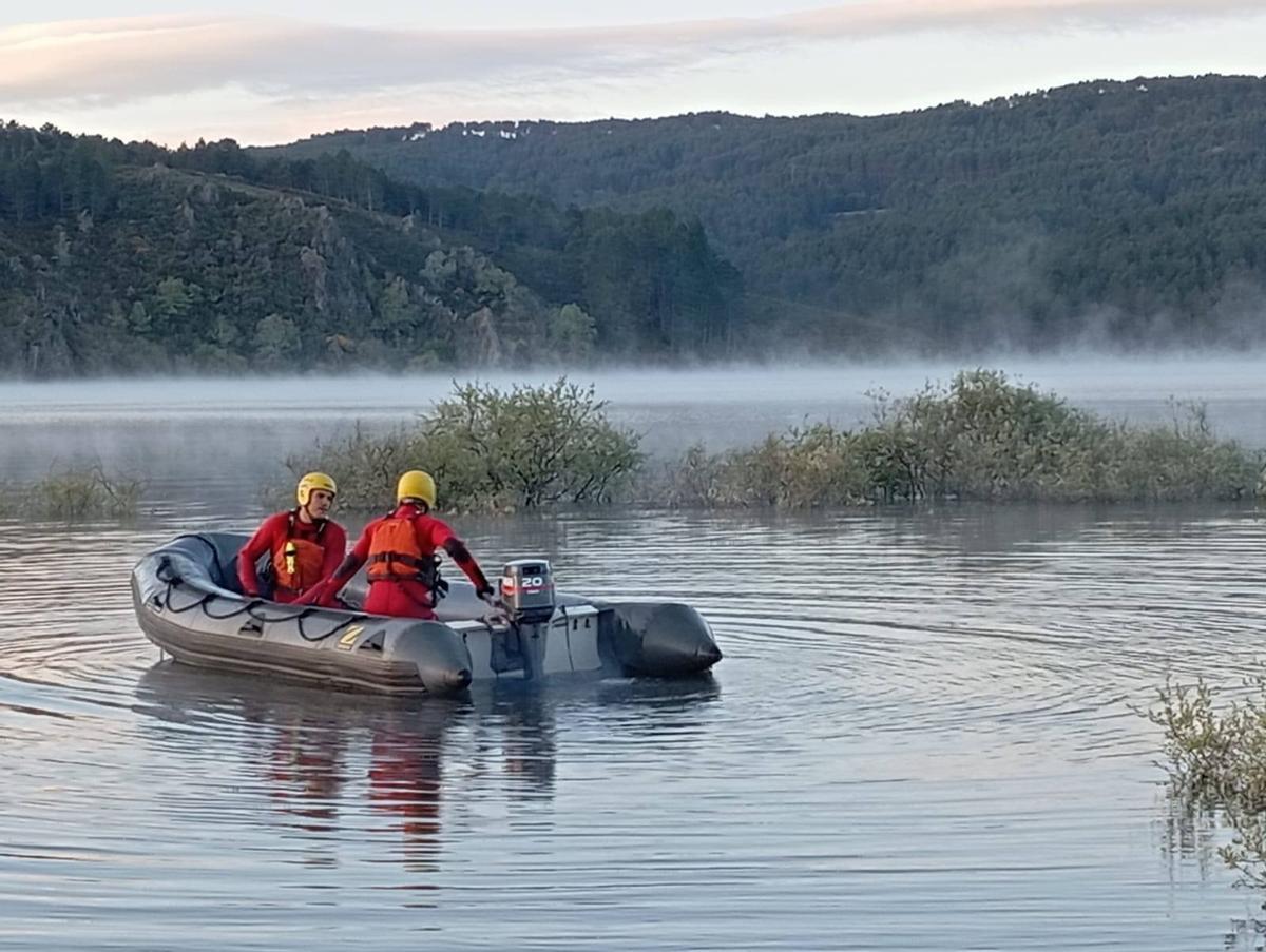 GALERÍA | Labores de búsqueda de una mujer desaparecida en el embalse de Cernadilla