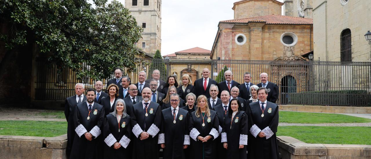 En imágenes | Entrega de medallas de oro y plata del Colegio de Abogados de Oviedo