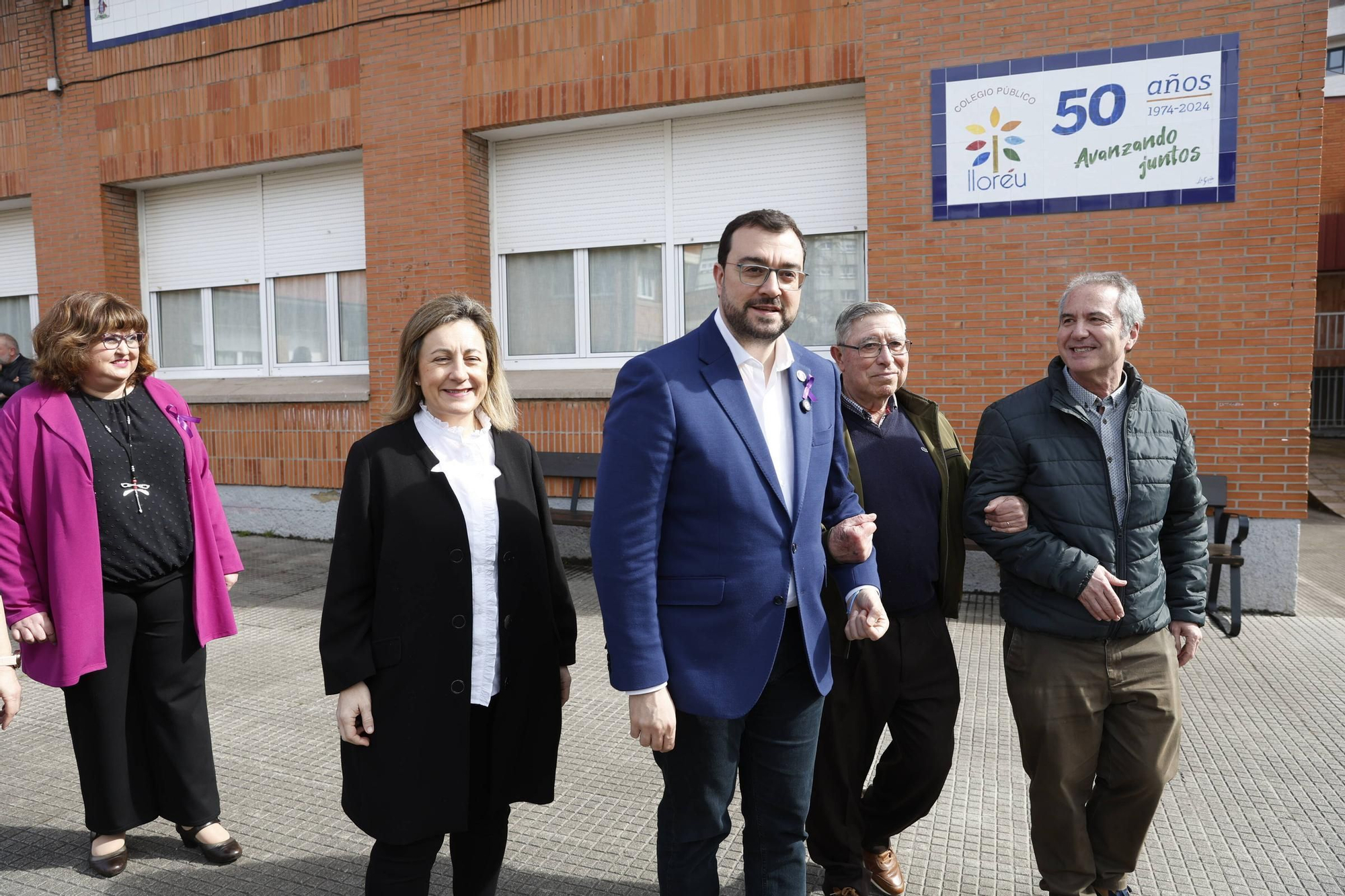 La visita de Adrián Barbón al colegio Lloréu, en Gijón