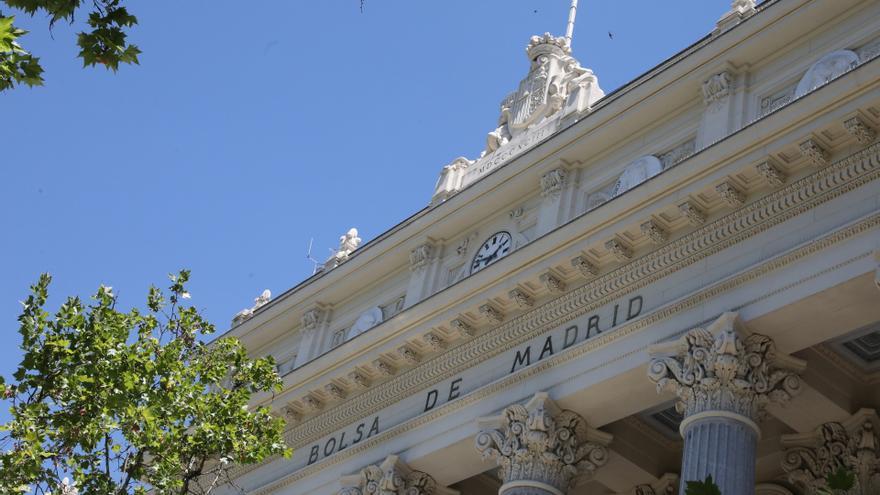 Fachada del Palacio de la Bolsa de Madrid.